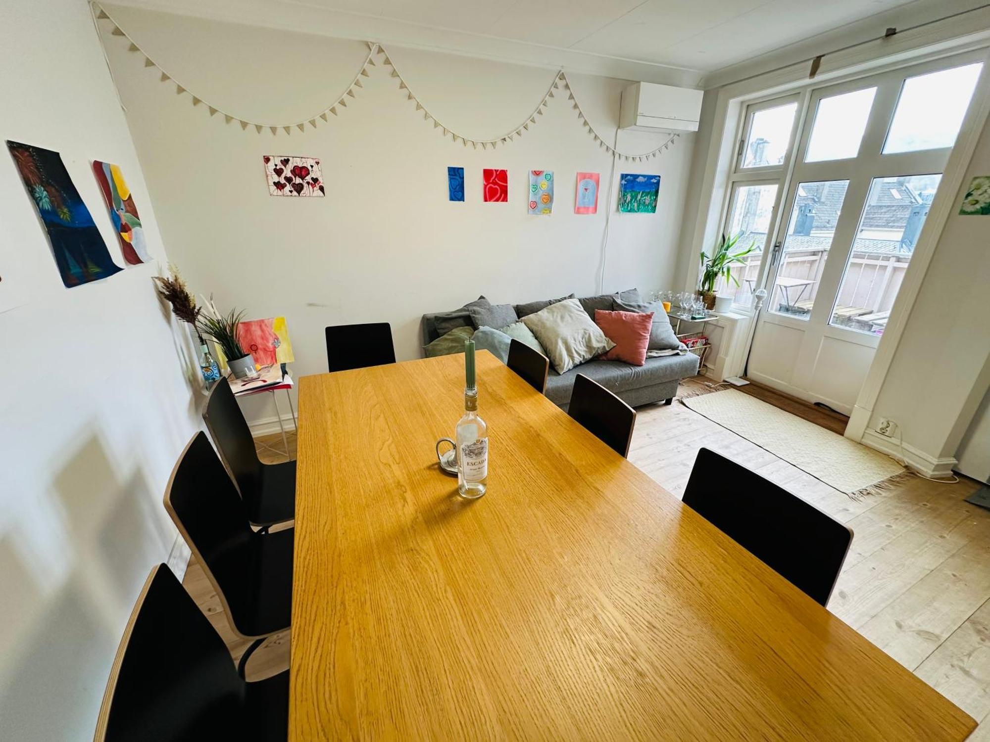 Apartmán Sjarmerende Bolig Like Ved Togstasjonen Bergen Exteriér fotografie